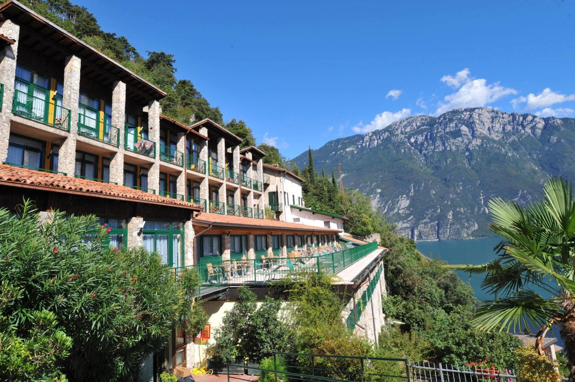 Centro Vacanze La Limonaia Limone sul Garda Luaran gambar